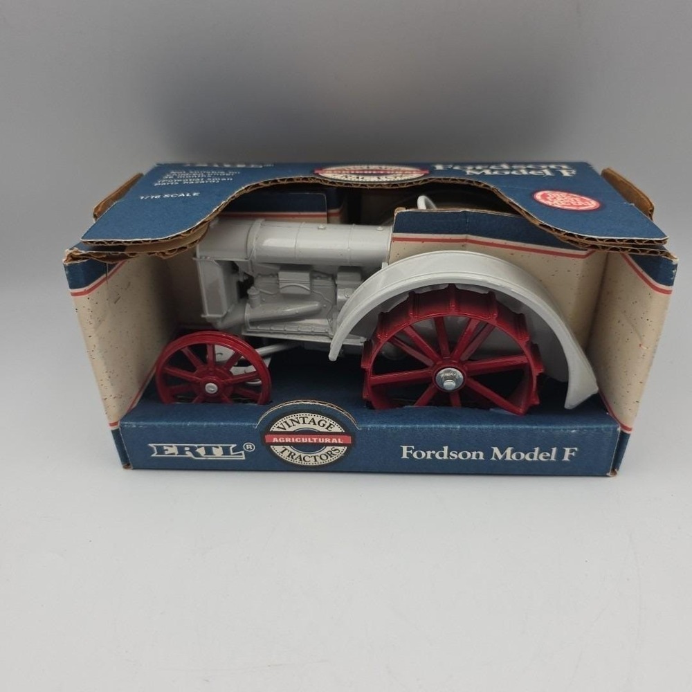 Vuntage 1990 ERTL 1/16 FORDSON MODEL F TRACTOR - NIB